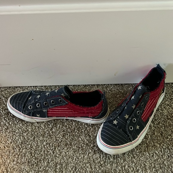 Maui Blowfish play sneaker 4th of July 🇺🇸 - Picture 1 of 4